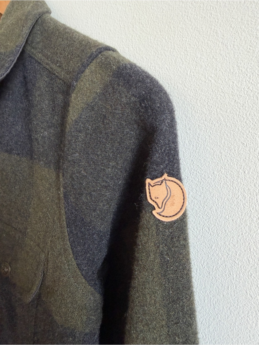 FJALLRAVEN • Canada Shirt in Deep Forest-Dark Grey - Picture 7 of 14